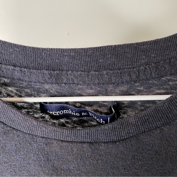 Abercrombie & Fitch Black Graphic Cropped Tee - Picture 3 of 4